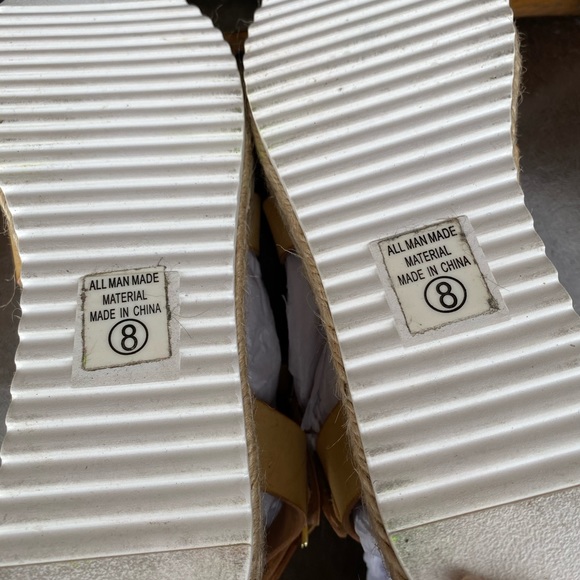 Soda Strappy Tan Sandals size 8 - Picture 8 of 10